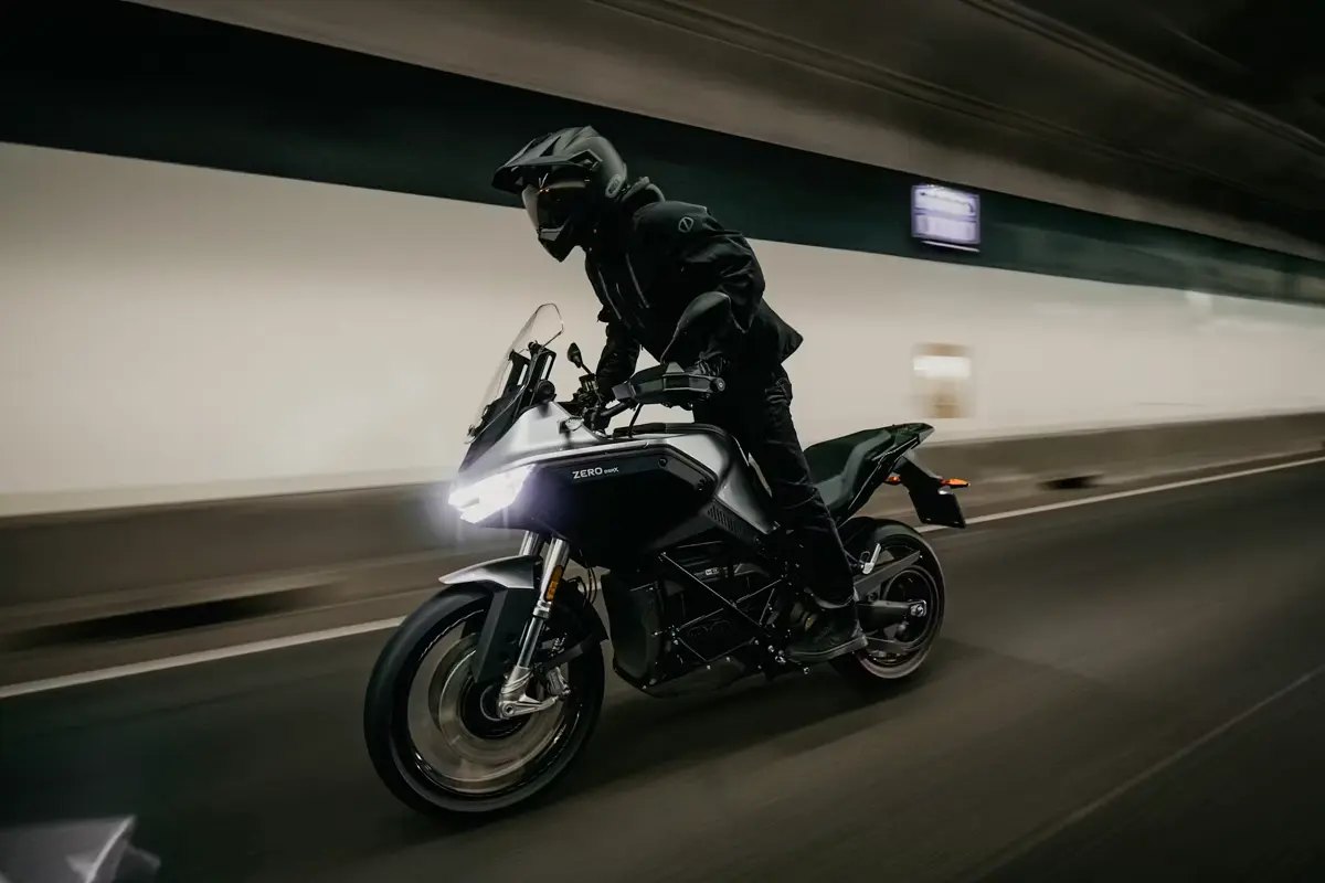 Zero DSR/X en mouvement dans un tunnel